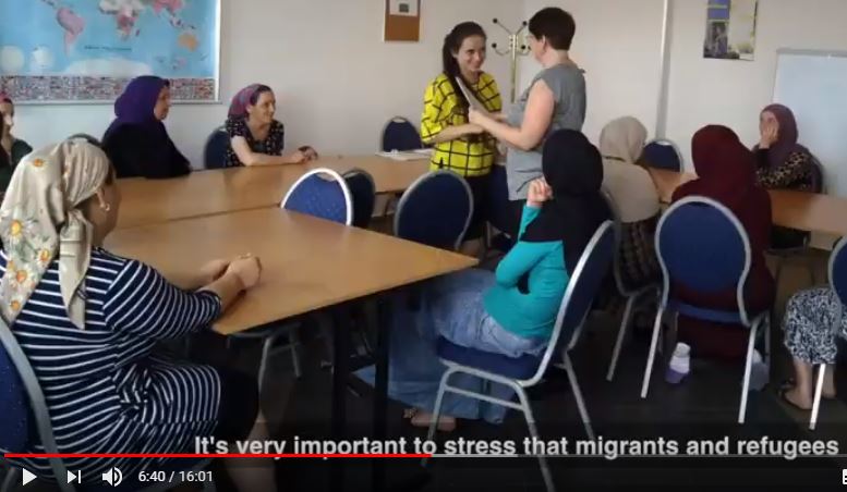 Video migrant women